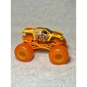 Hot Wheels Monster Jam Maximum Destruction Max D Truck 1:64 EARTH Vs Surf EUC
